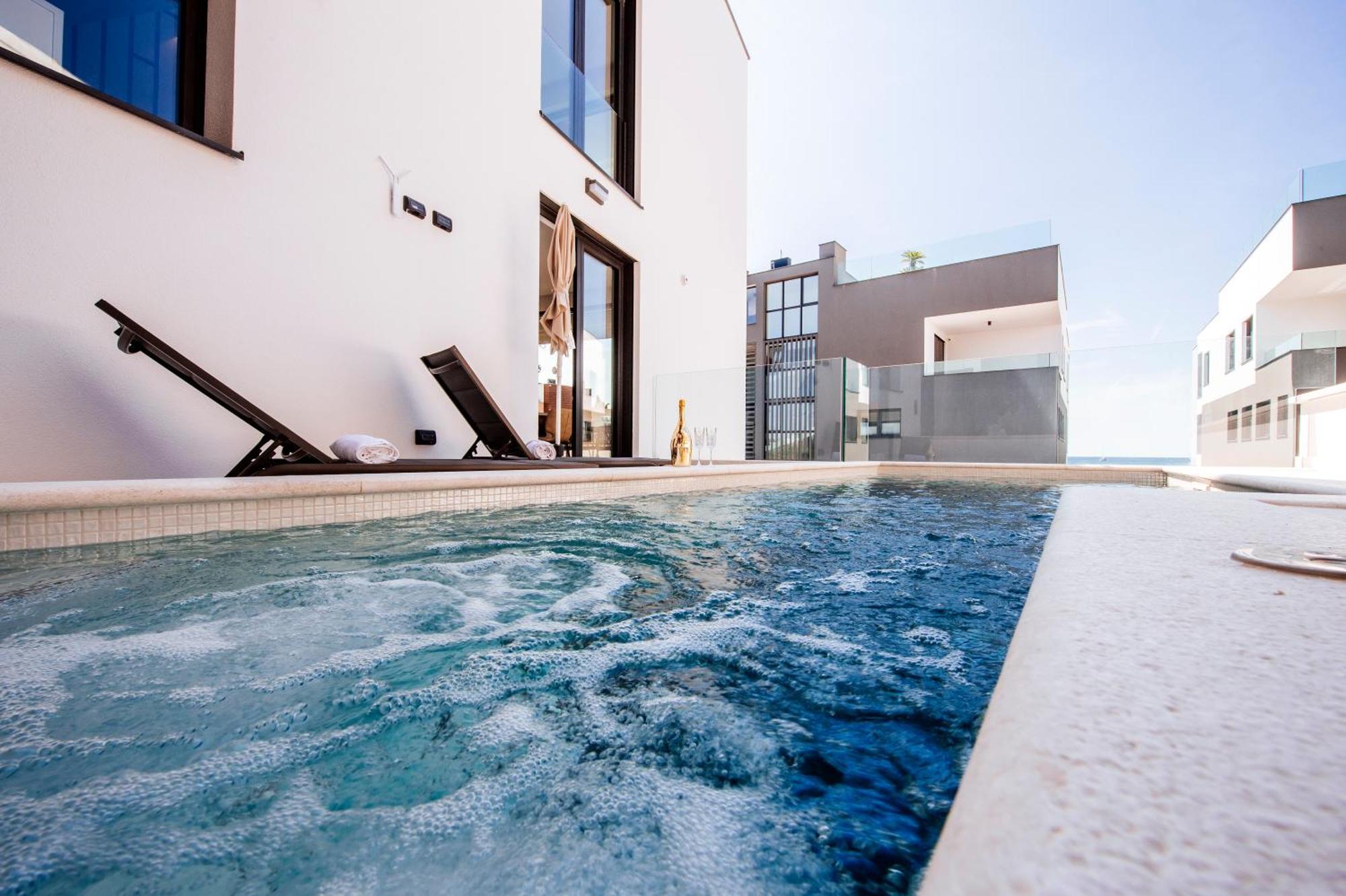 Crystal Holiday Residence II Sukošan Екстериор снимка